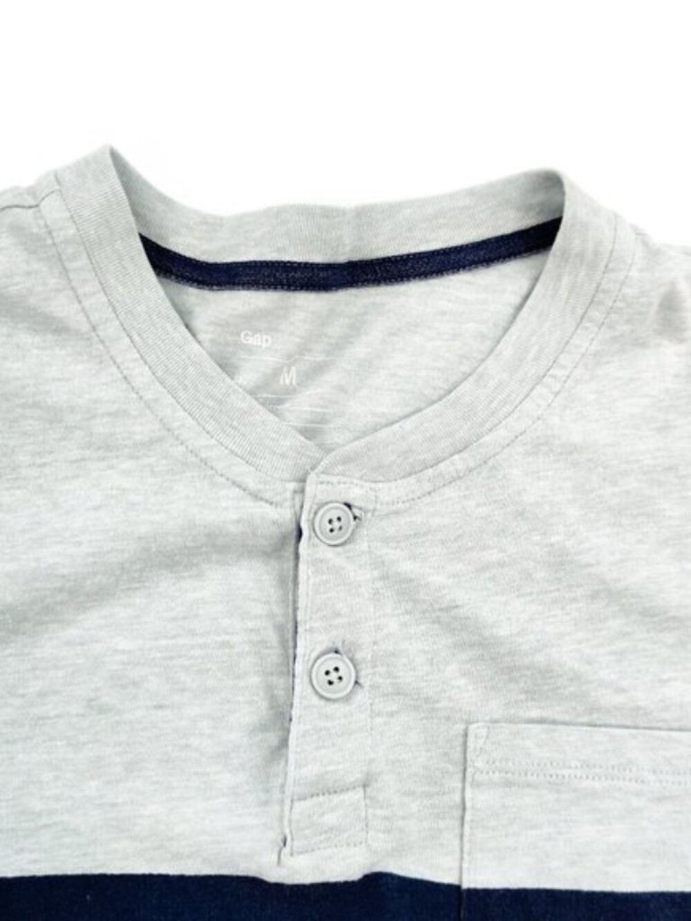 Gap Men’s Henley T-Shirt Gray Blue Stripe Pocket Size Medium - Picture 2 of 5